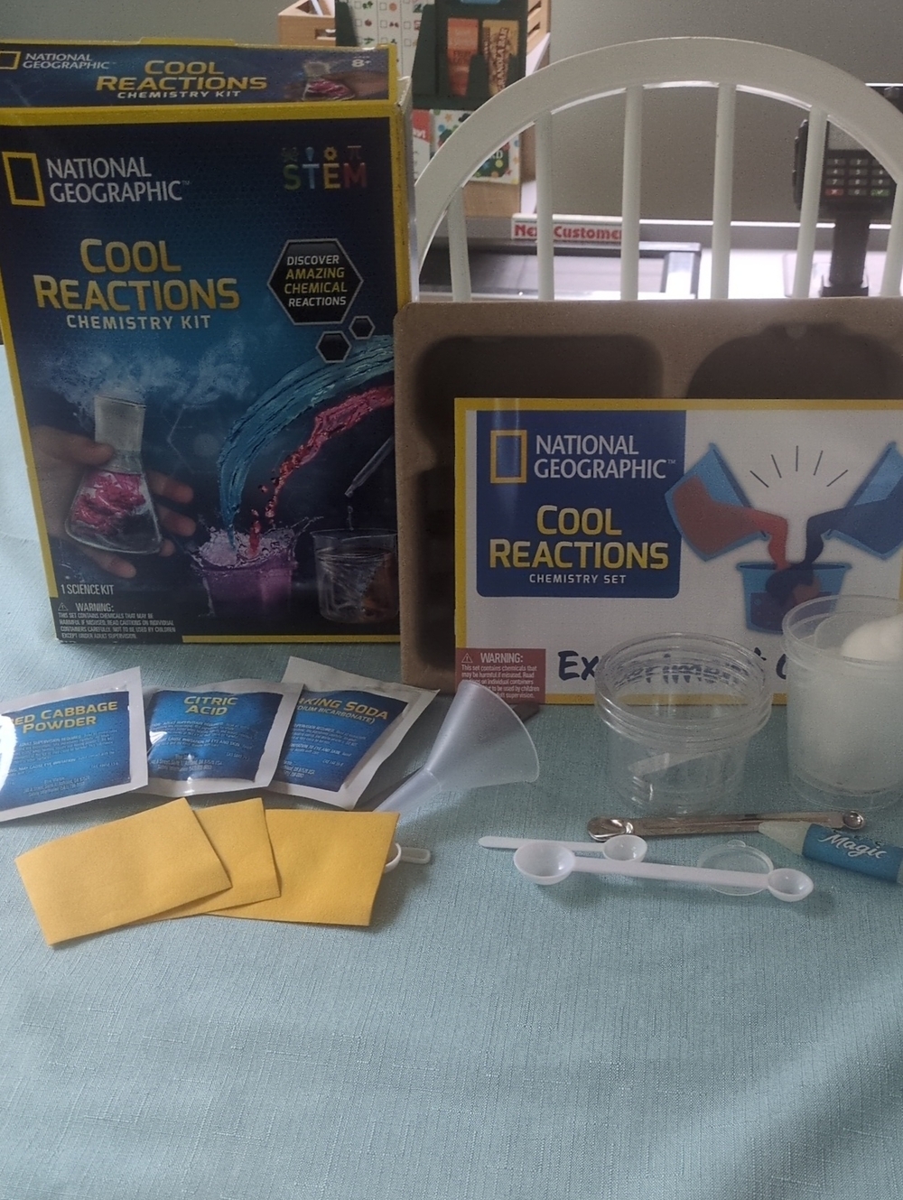 National Geographic Cool Reactions Chemistry Set - Blue, Yellow, White